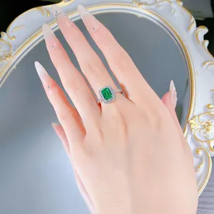 S925 Silber Rechteckiger Grüner Edelstein Ring Vintage Halo Perlen Elegantes Schmuckstück