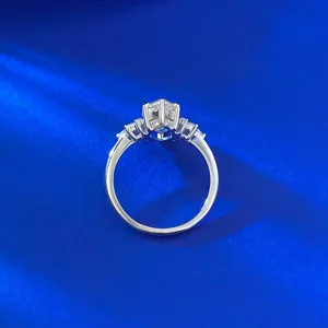 Anello marquise in argento S925 moissanite, splendida gemma colore D con pietre scintillanti.