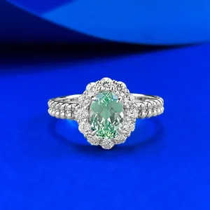 S925 Silber Oval Gruen Edelstein Ring mit Zirkonia Halo Doppelperlenkante Elegant Damen