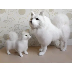 Ρεαλιστικό λευκό μοντέλο σκύλου Samoyedo από μαλακό βελούδο, λεπτομερής παρουσίαση σετ.