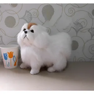 Simulation Pekingese Plueschspielzeug realistischer flaumiger Welpe Heimdeko Ornament
