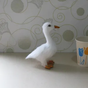 Modello di anatra bianca di simulazione pelo di capra giocattolo animale miniatura decorazione