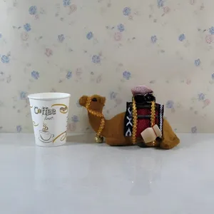 Leptomeris apeikonisi enos diakosmitikou me kamili plush gia to grafeio i to spiti sas.