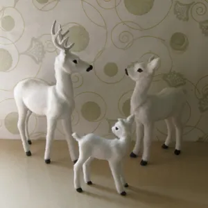 Geflockte witte hertjes beeldjes set, schattige simulatie dierensculpturen voor huisdecoratie tuinen.