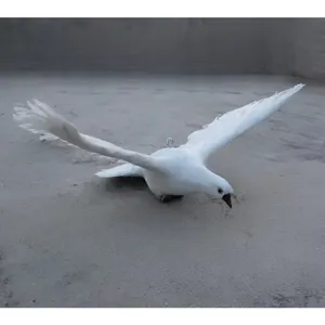 Künstliche weiße Taube Feder Vogel Ornament mit Ring für Hochzeit Heimdekoration Modell