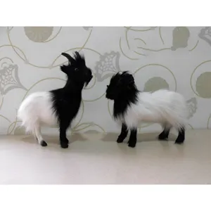 Statuetta di Capra di Simulazione Pelliccia Animale Realistica Statua di Agnello Decorazione per la Casa Albero di Natale Ornamento Regalo