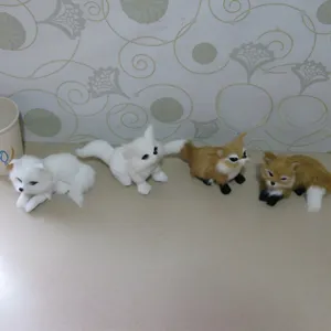 Set apo agalmata alepous peluche, charitomena zoa paichnidia gia ti diakosmisi.
