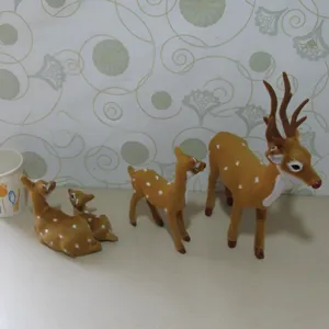 Set di statuette di cervo di Natale floccate, simpatico ornamento da scrivania per decorazioni.