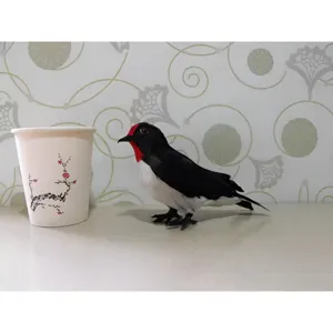 Simulationsfeder Schwalbe Figur handgemachtes künstliches Vogelhandwerk Heimdekoration Fotografie Hintergrund Requisite