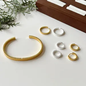Schickes S925 Silber Gold Band Armband Ring Ohrringe Set, elegante Modeschmuck.