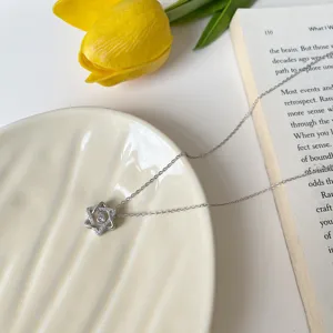 Silver star clavicle necklace with sparkling dancing stone pendant for women fashion.