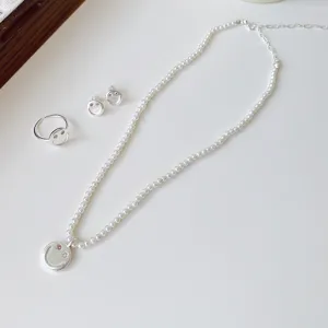 Silbernes Smiley Perlen Halskette Ring und Ohrringe Schmuck Set Detailansicht