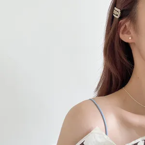 Elegant women's fashion hair clip and pearl earring set with minimalist daily style design.