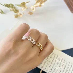 Elegante silber und gold farbene geometrische Baguette Diamant Ringe Damen Modeschmuck