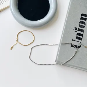 Minimalistische zweifarbige Kordelkette und Armband Set, trendiger urbaner Schmuck.