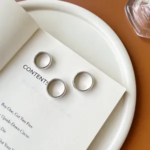 Minimalistisches 925er Sterlingsilber schlichte Ringe Set, eleganter Damenschmuck im Alltag.