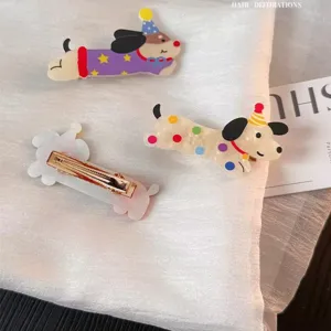 Détail de pince à cheveux chien cartoon mignon avec barrette colorée en acrylique