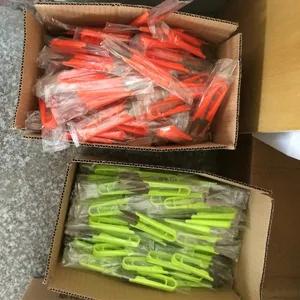 U-shaped thread scissors for sewing and tailoring, plastic handle metal blade, bulk packaging.