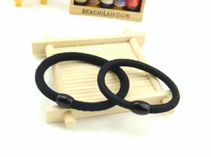 Elasci per capelli spessi in nylon nero con perline, elastici resistenti per la vista dettagliata.