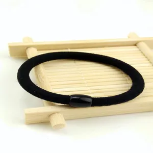 Elastico per capelli nero in nylon rinforzato con perla per una tenuta sicura e di stile.