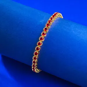 Vue détaillée du bracelet tennis en argent S925 pierre rouge, bijou de fête élégant et brillant.