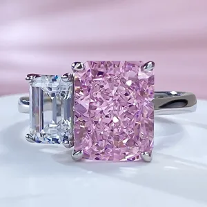 Deslumbrante anillo Toi et Moi talla esmeralda con diamante rosa y blanco en plata 925.