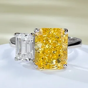 Exquisito anillo de doble piedra zirconia amarilla y blanca 8x10 en plata 925, detalle.