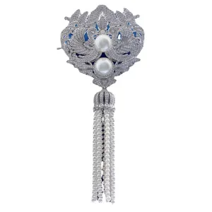 Luxe zilver feniks parel kwast broche, elegante micro-pave kristal strass sieraden voor dames.