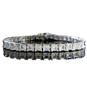 Elegantes Silber Tennisarmband mit funkelnden quadratischen Steinen fur jeden Anlass.