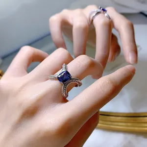 Anello quadrato in argento con tanzanite per donna, argento sterling 925 vista dettagliata.