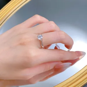 Stunning 1 carat four-claw solitaire ring in S925 silver with elegant twisted band design.