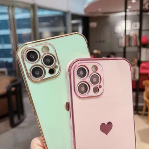 Gegalvaniseerd hart telefoonhoesje compatibel met iPhone, stijlvolle bescherming.