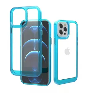 Détail de coque de téléphone en acrylique transparent à cadre bleu, protection caméra.