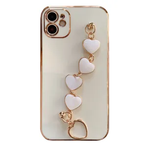 Fundas de iPhone galvanizadas de moda con elegante pulsera de corazón blanco para uso diario.