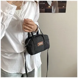Modische Retro Damen Jeans Handtasche, kleine Umhängetasche mit Griff und Schultergurt.