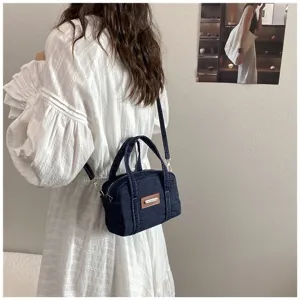 Vintage Jeans Handtasche für Damen, schicke Umhängetasche mit Henkel und Schultergurt.