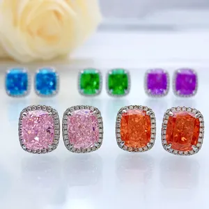 Wunderschöne Kissen-Schliff farbige Diamant-Ohrstecker mit Zirkon-Halo, eleganter Silberschmuck.