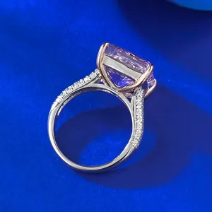 Impresionante anillo de diamante rosa cuadrado 10x10 en plata S925 con brillantes piedras de pavé.