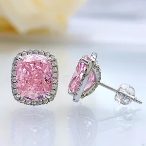 Rosa Kissen Schliff Halo Ohrringe Detail Aufnahme Silber Fassung glänzender Schmuck Artikel
