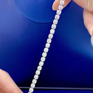 Bracciale tennis in diamante ad alto tenore di carbonio con pietre zircone brillanti.