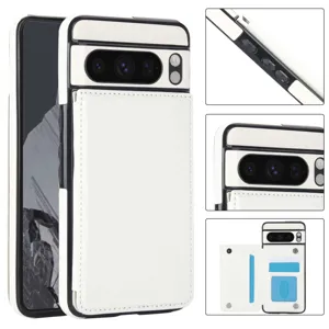 Vista detallada de la funda de cuero en blanco y negro con ranura para tarjetas y soporte.