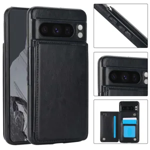 Detalle de funda de teléfono tipo cartera de cuero negro con ranuras para tarjetas y botones.