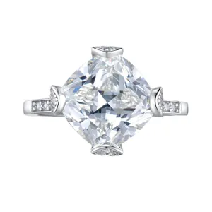 Elegante ring met gesimuleerde diamant, grote kussengeslepen steen en pavé band voor dames.