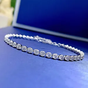Elegante zirkonia tennisarmband met zetting, glanzende zilverkleurige ketting voor dames.