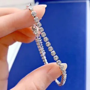 Detail van 3mm zirkonia tennisarmband met schitterende stenen en uitstekende afwerking.