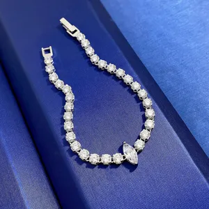 Bracciale tennis in argento S925 con zirconi rotondi scintillanti e taglio marquise.