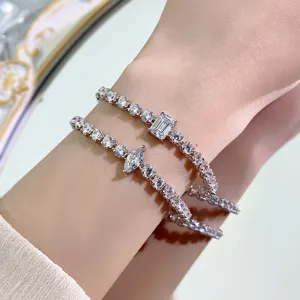 Bracciale tennis in argento S925 con zirconi taglio smeraldo e marquise, elegante gioiello.