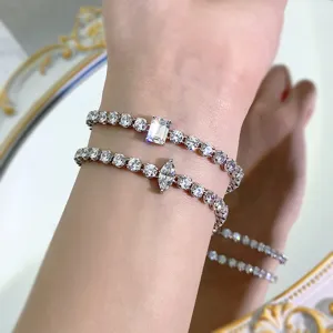 Stupendo bracciale tennis doppio strato in argento S925 con zirconi brillanti in primo piano.