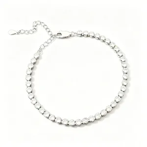 Prachtige zilveren tennisarmband met glinsterende zirkonia stenen voor dames en meisjes.