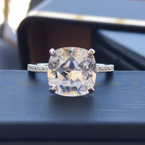 Bague en argent taille coussin avec anneau pavé scintillant bijoux élégants pour femmes